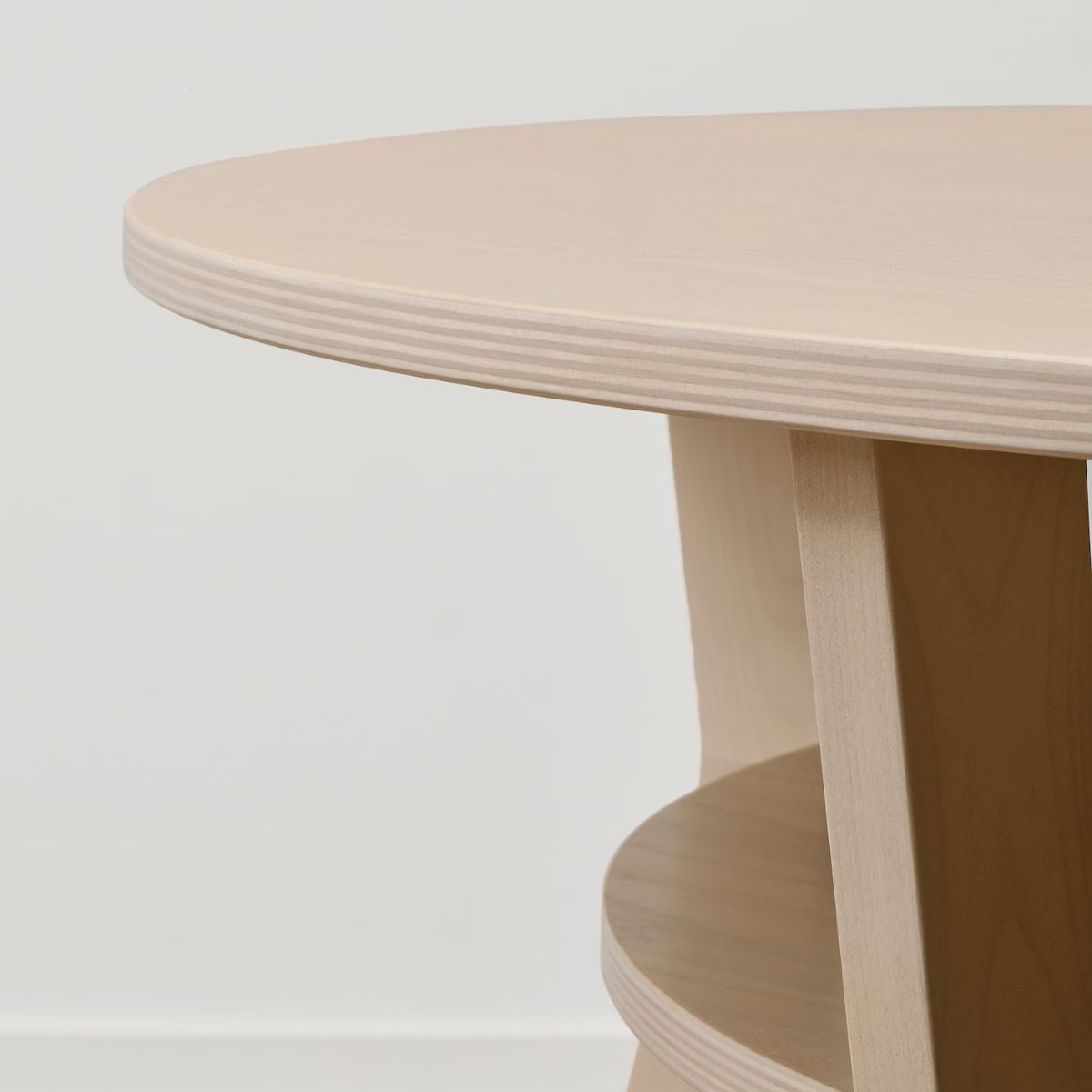 Mesa de centro de chapa de roble de la serie JAKOBSFORS de Ikea