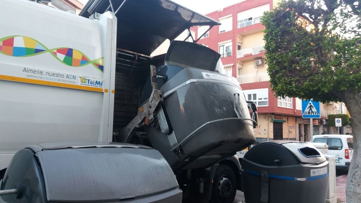 Servicio de recogida de basuras en Almería (1)