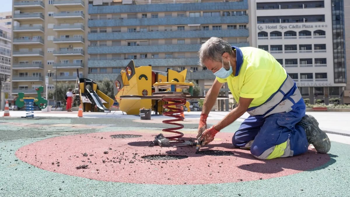 Las actuaciones se centrarán en reparar el suelo de caucho