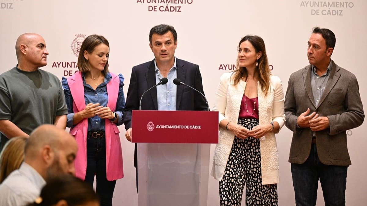 Bruno García atiende a los medios tras la celebración de la Junta de Gobierno Local en Cádiz