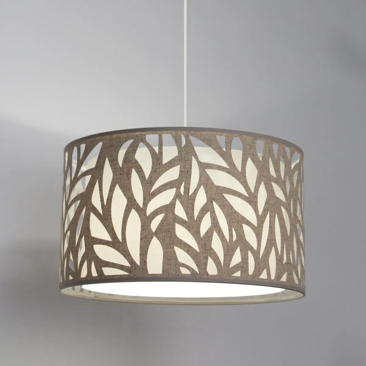 La lámpara de techo Botanic E27 beige de Leroy Merlin