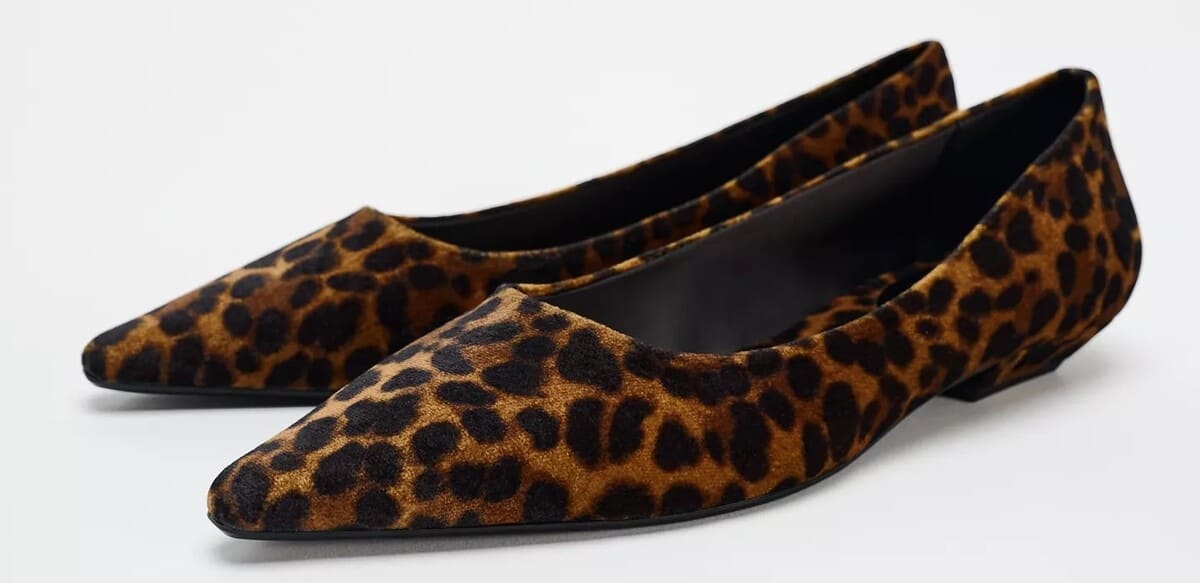 Zapatos de punta con estampado animal