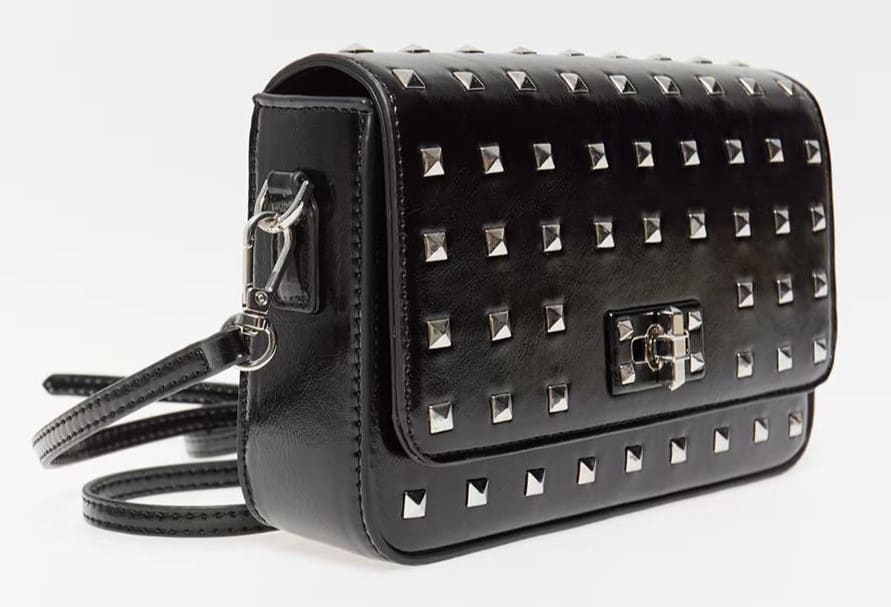 Bandolera rígida con tachas