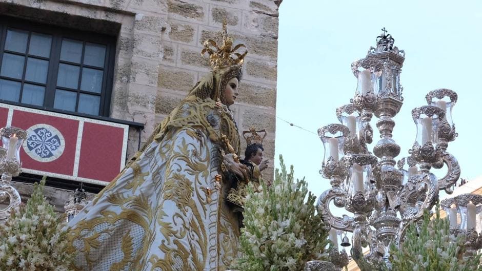 La Virgen del Rosario recorrerá las calles de Cádiz en procesión de alabanzas