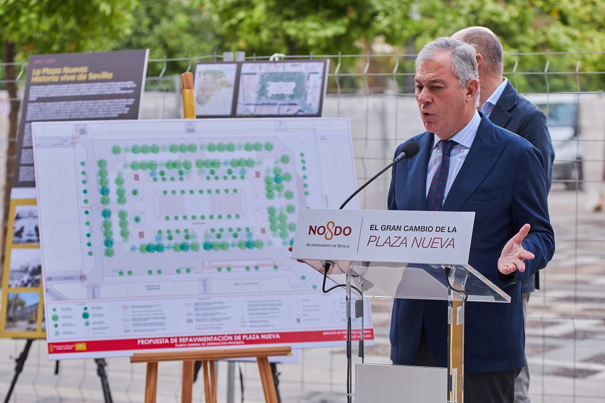 José Luis Sanz anuncia el inicio de las obras en la Plaza Nueva | Salvador López Medina para El MIRA