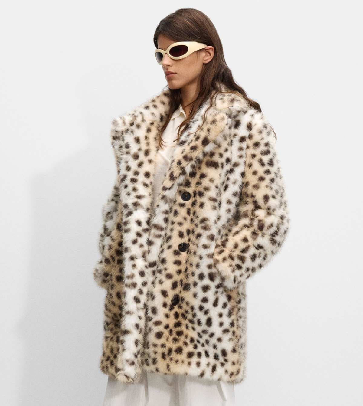 Abrigo de efecto pelo estampado animal de Parfois