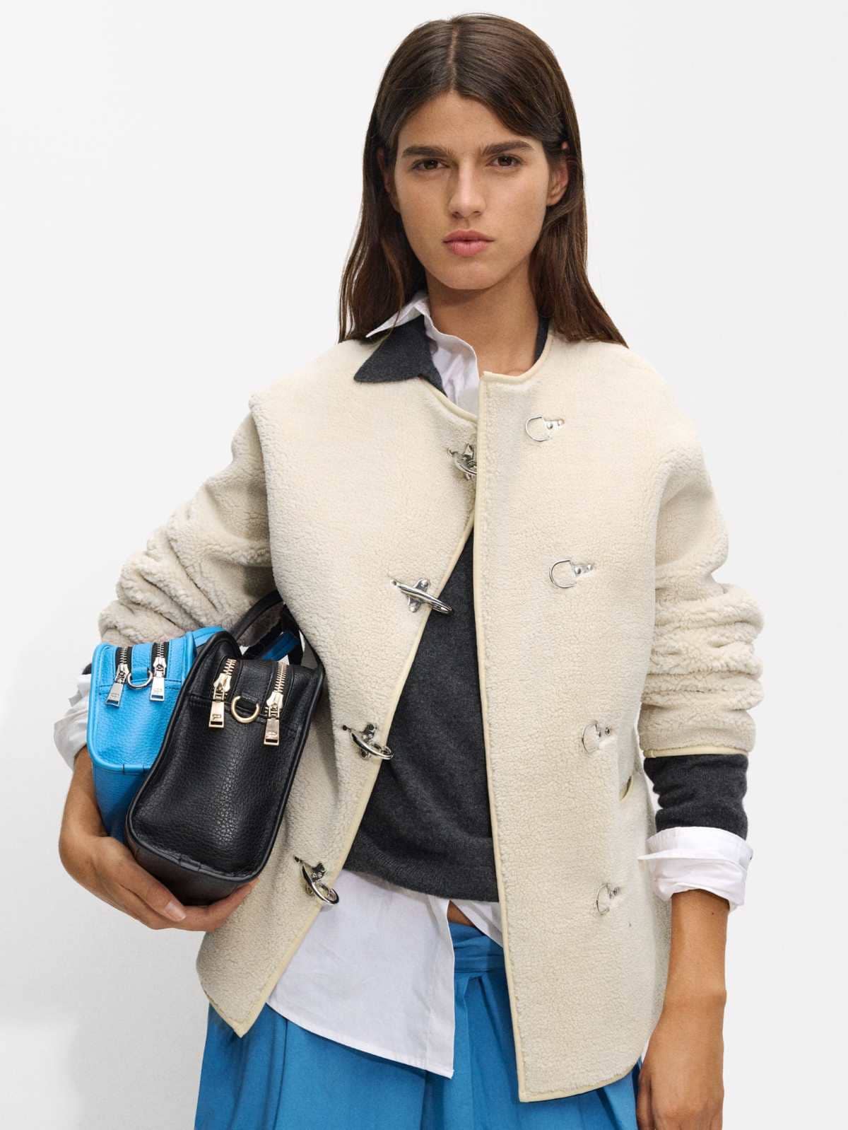 Abrigo con efecto de pelo de Parfois