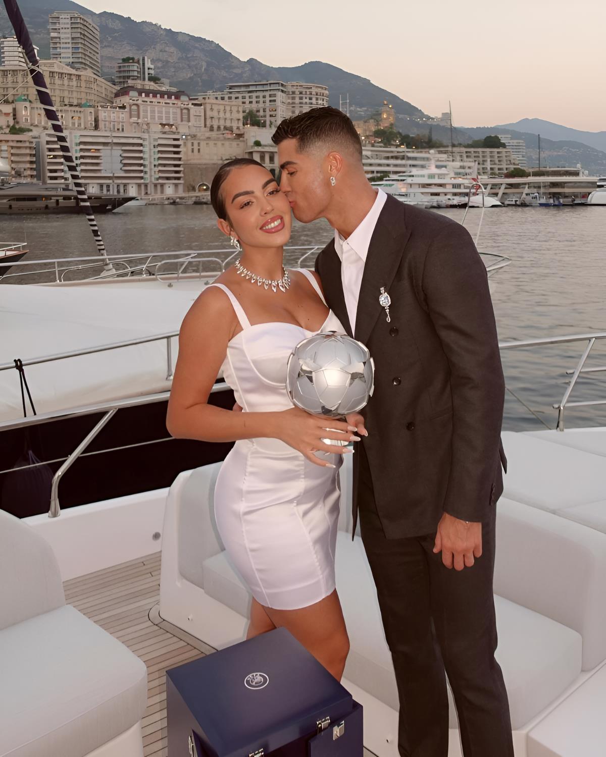 Cristiano Ronaldo y Georgina Rodríguez | @georginagio