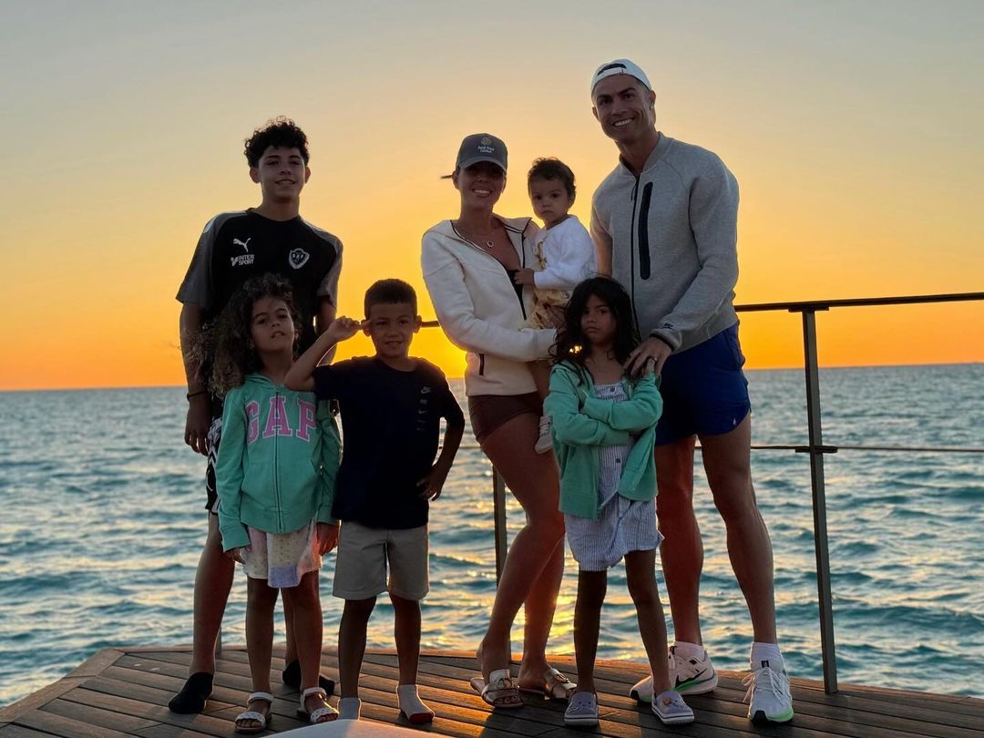Cristiano Ronaldo, Georgina Rodríguez y su familia | @georginagio