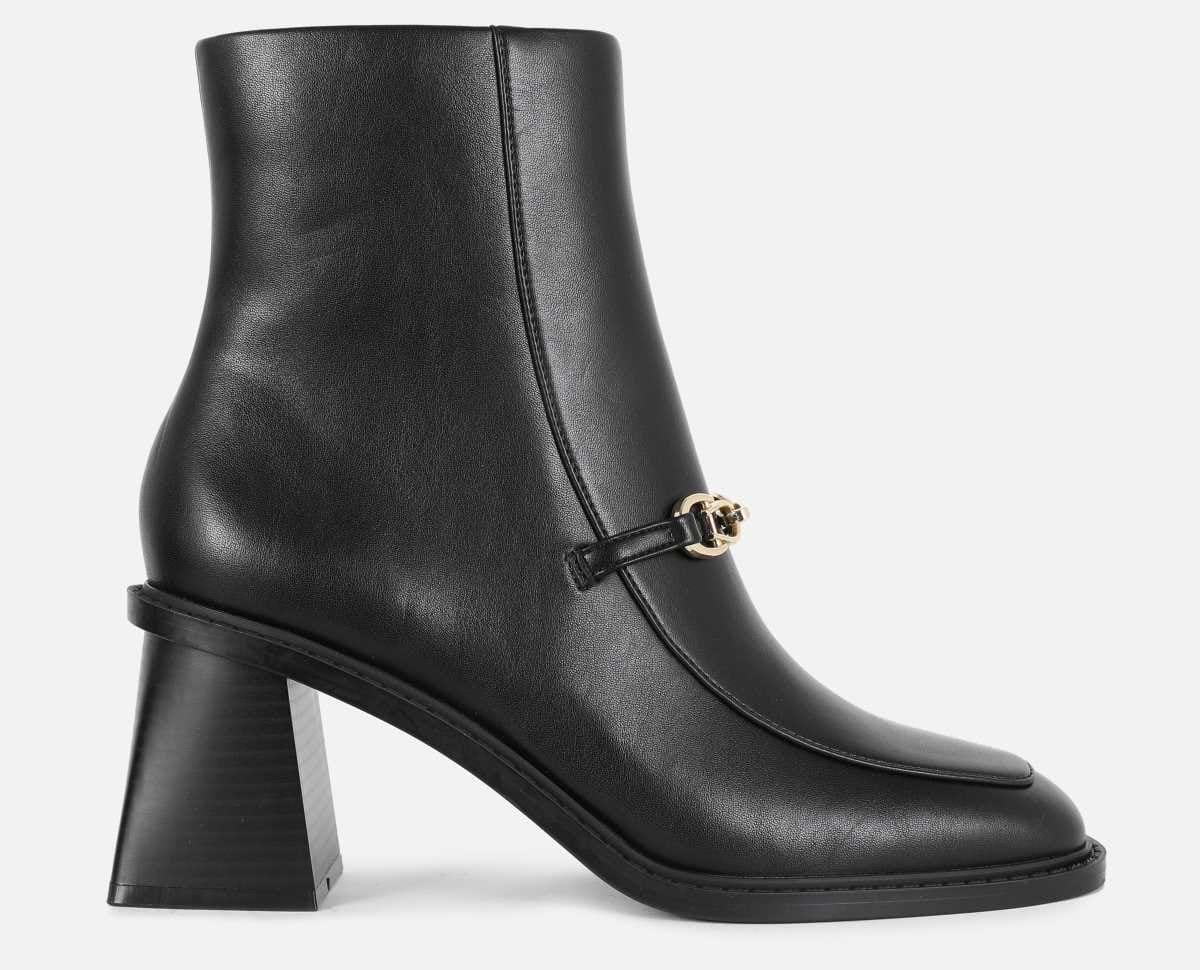 Botas de tacón con detalle de cadena de Rita Ora de Primark