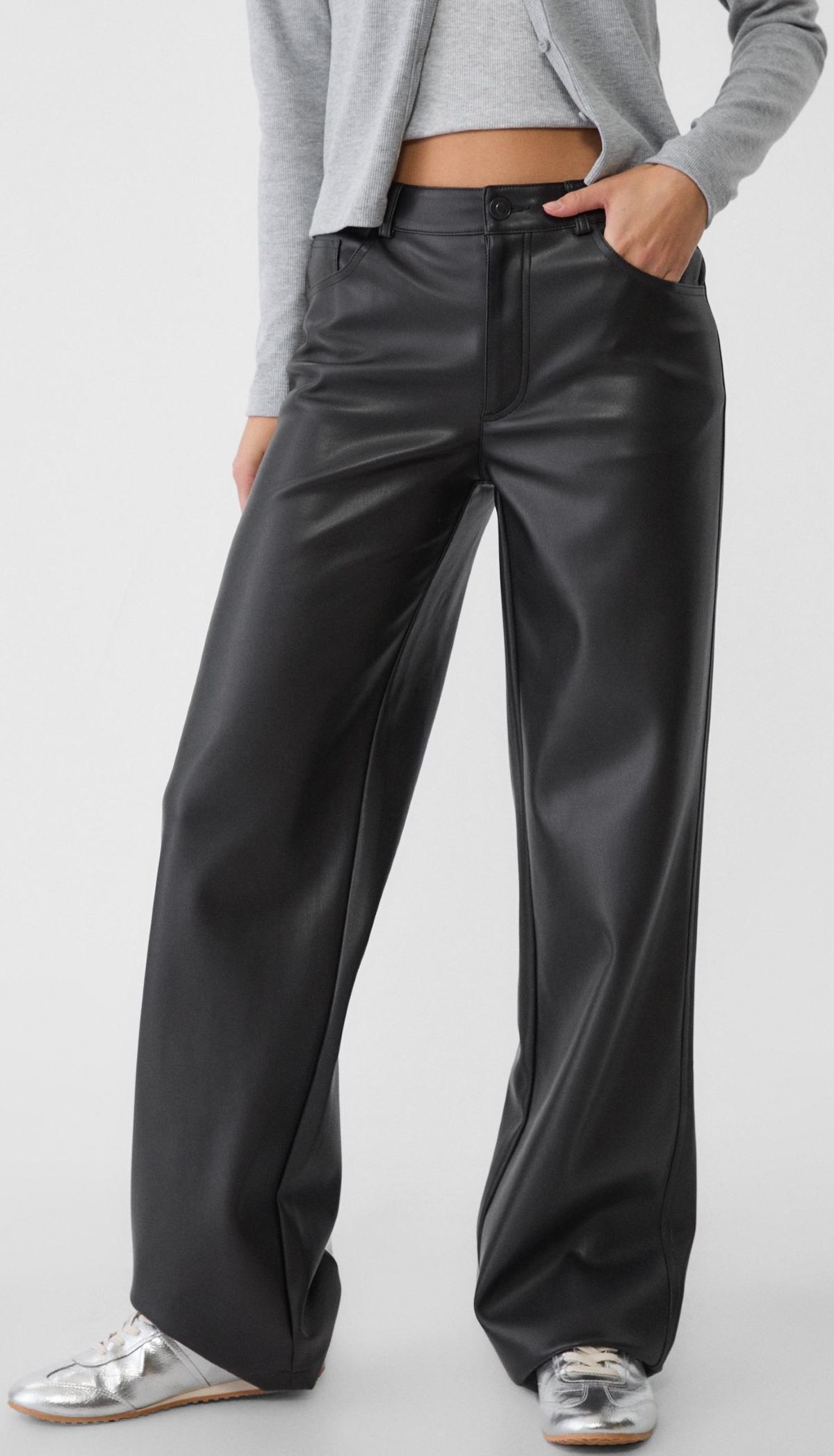 Pantalón wide leg efecto piel de Stradivarius