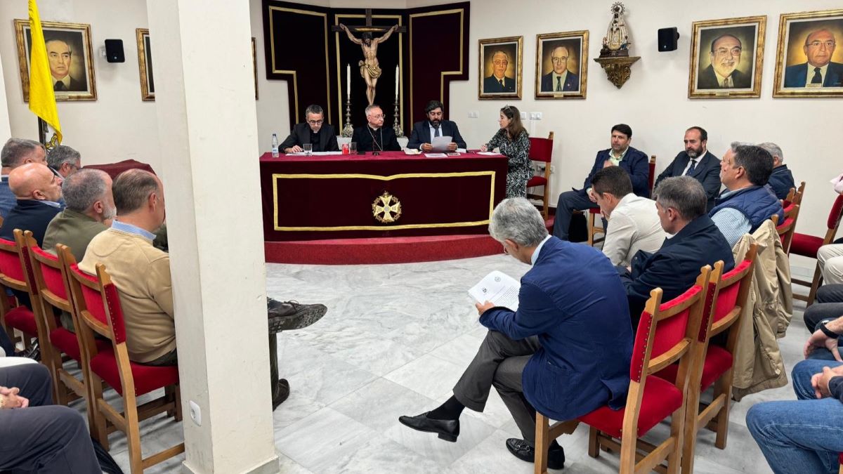 Los Hermanos Mayores acuerdan el cambio de fecha de la Magna de Jerez (2)