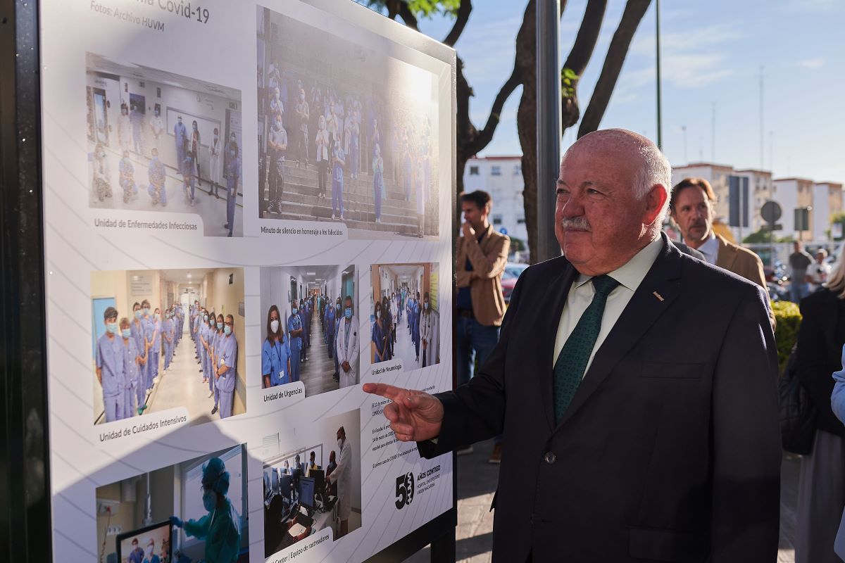Jesús Aguirre en la exposición por los 50 años del Hospital Virgen Macarena | Salvador López Medina para El MIRA