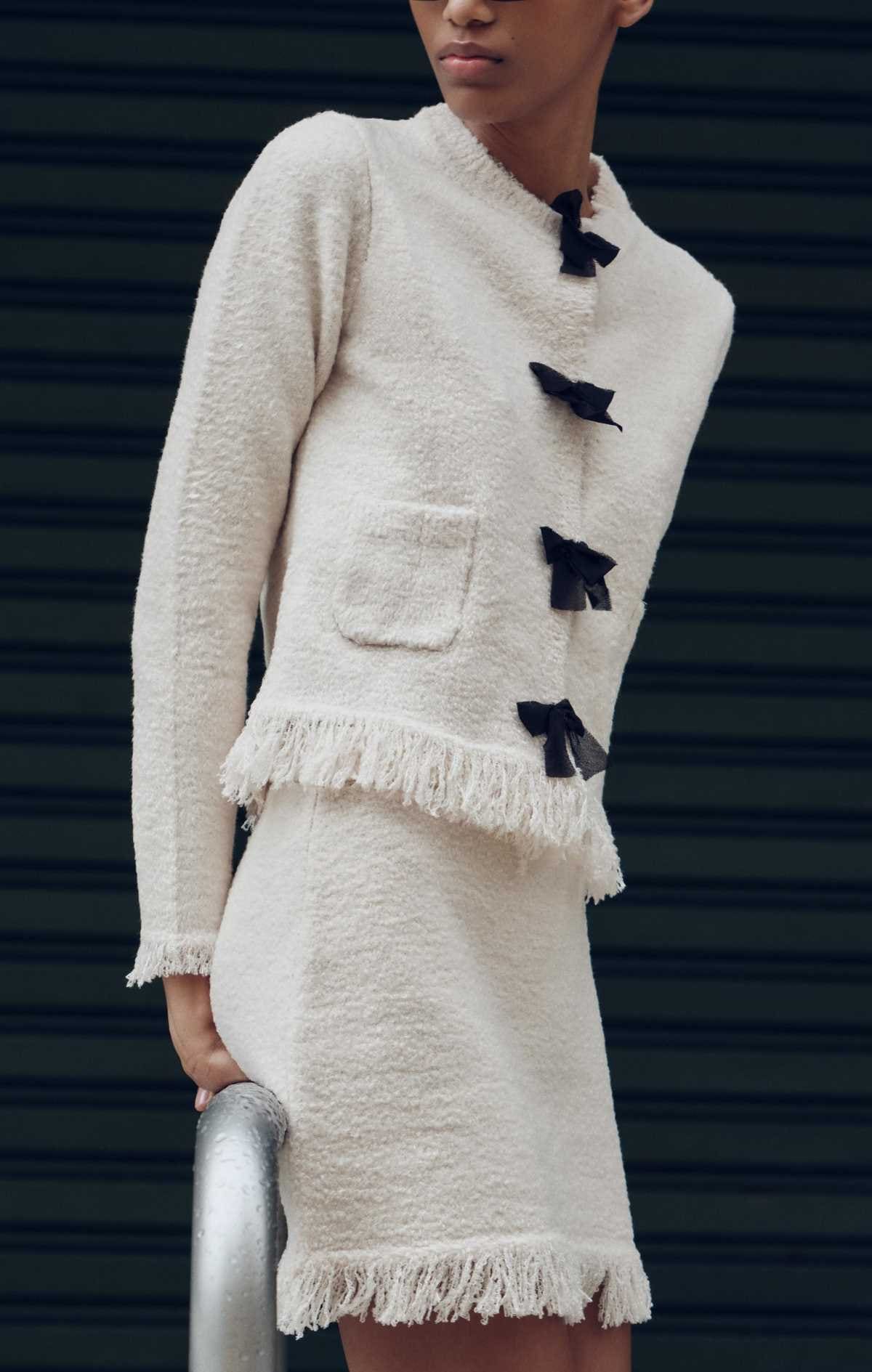 Conjunto de chaqueta y mini falda con lazos de Zara