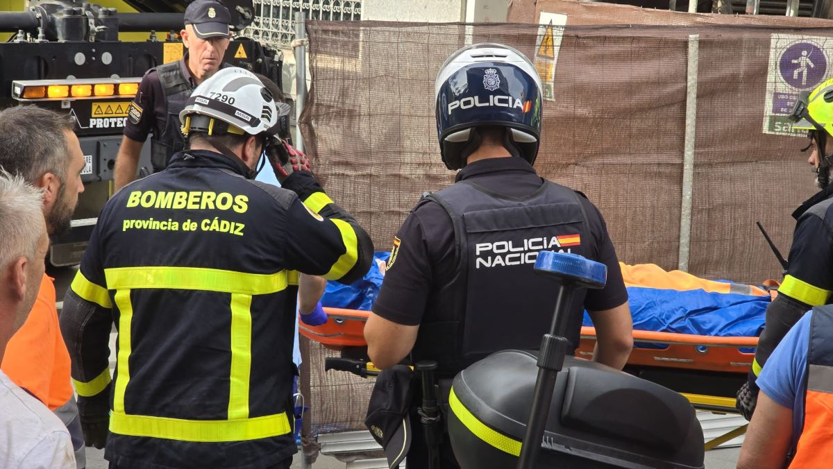Rescate a un trabajador herido en una obra en Jerez | Jesús Catalán
