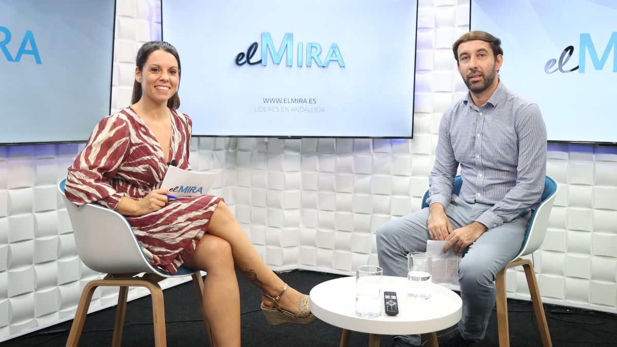 Estefanía Jaime y Juan Antonio Parra, presidente de AJE Cádiz | Cristo García