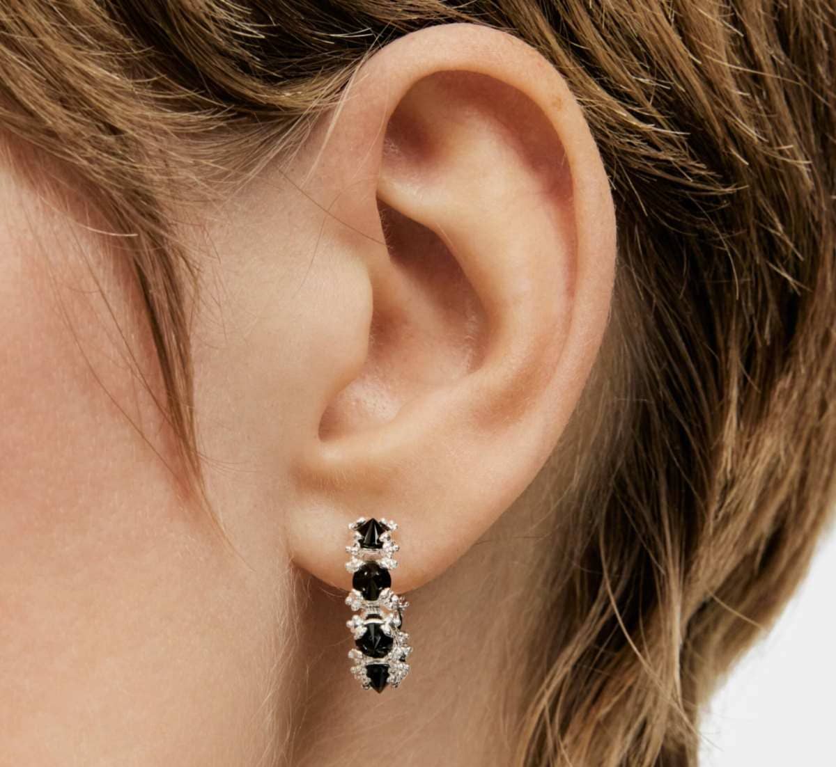 Pendientes aro de plata y ónix Color Pills de TOUS