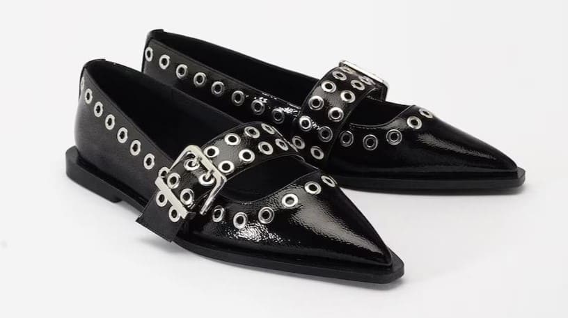 Bailarinas con puntera afilada y tachuelas en liso
