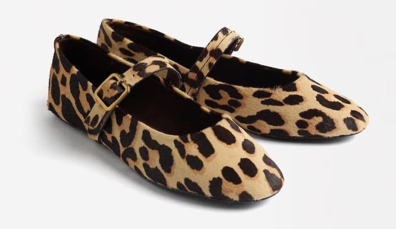 Bailarinas de piel con cierre de hebilla y estampado animal