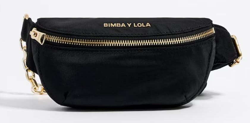 Riñonera con cremallera y detalle de cadena