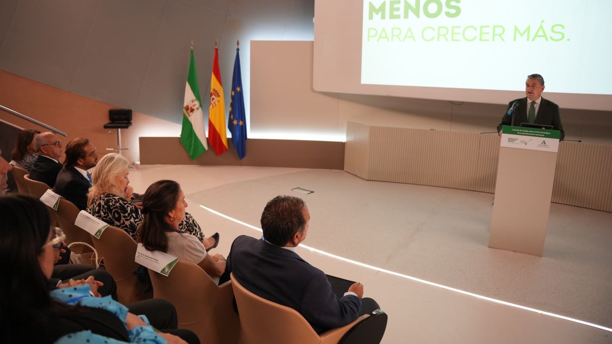 Antonio Sanz durante su ponencia en Sevilla