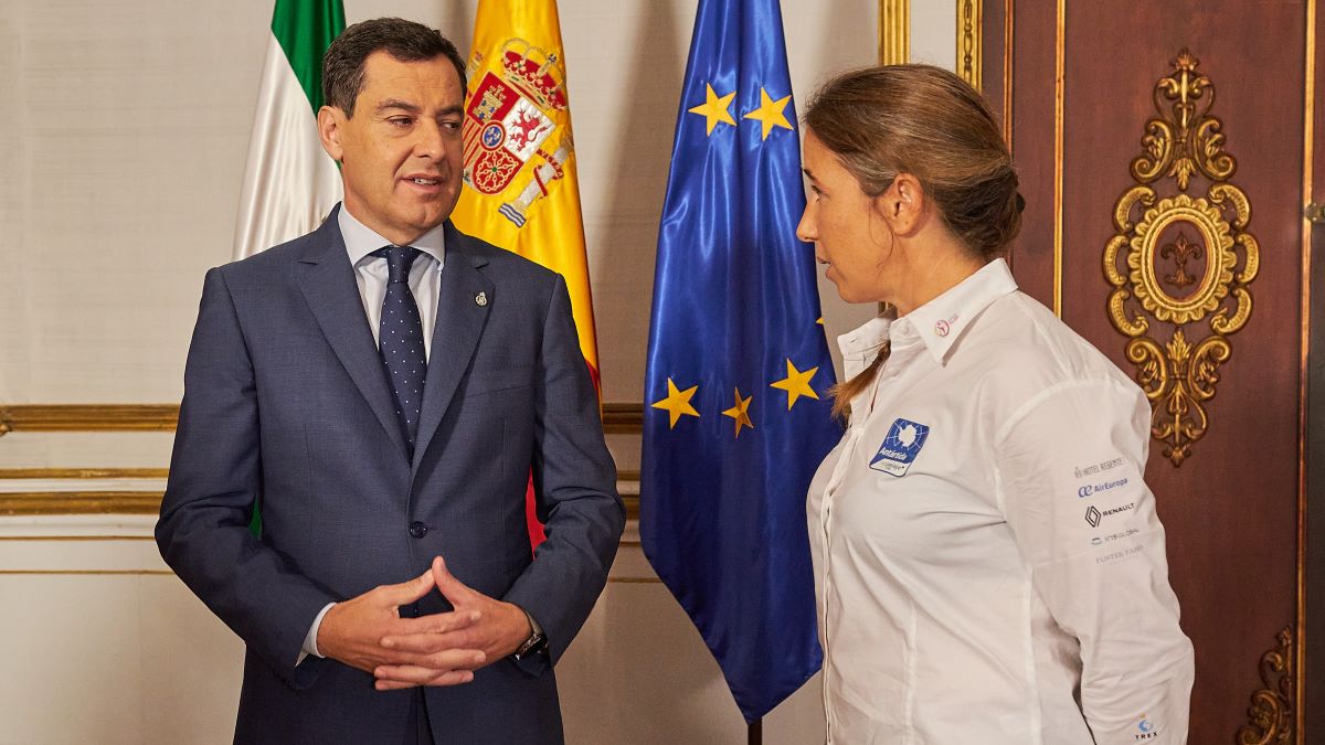 Juanma Moreno y Macarena Bohórquez | Cristo García