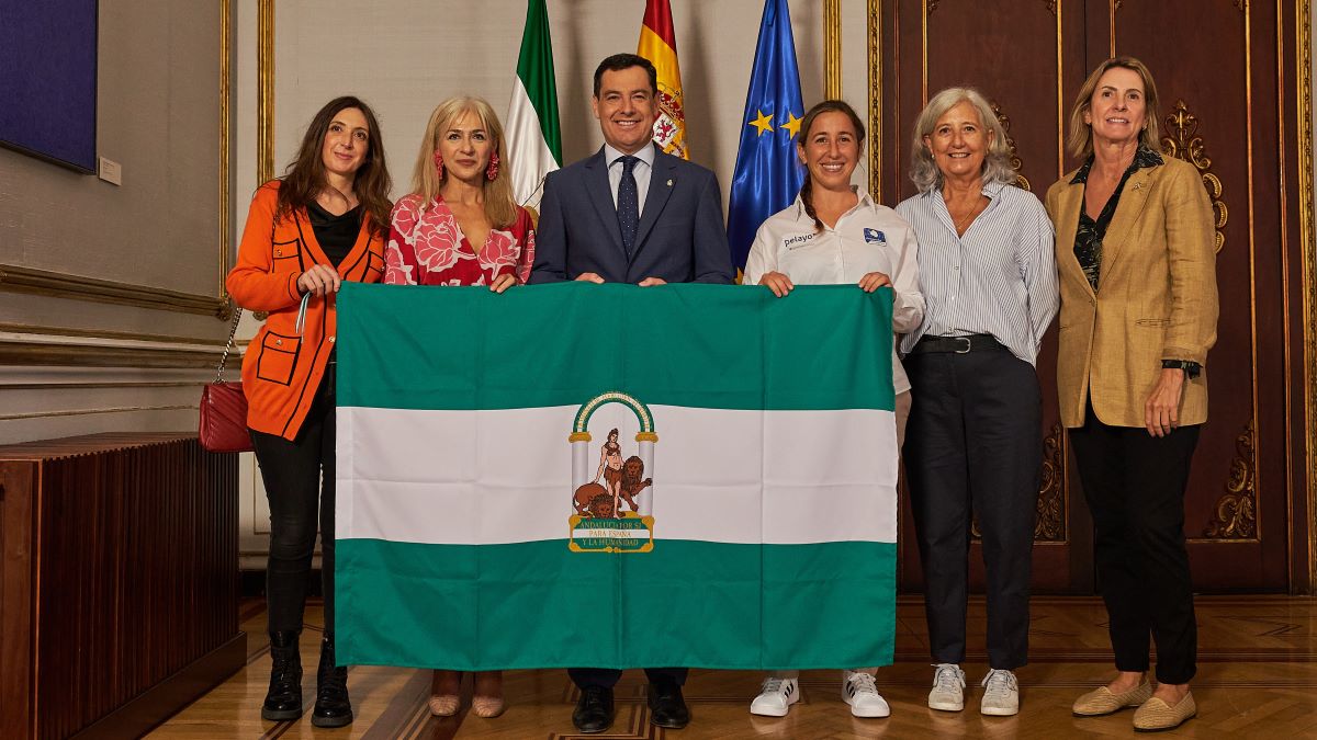 Entrega de la bandera de Andalucía a Macarena Bohórquez | Salvador López Medina