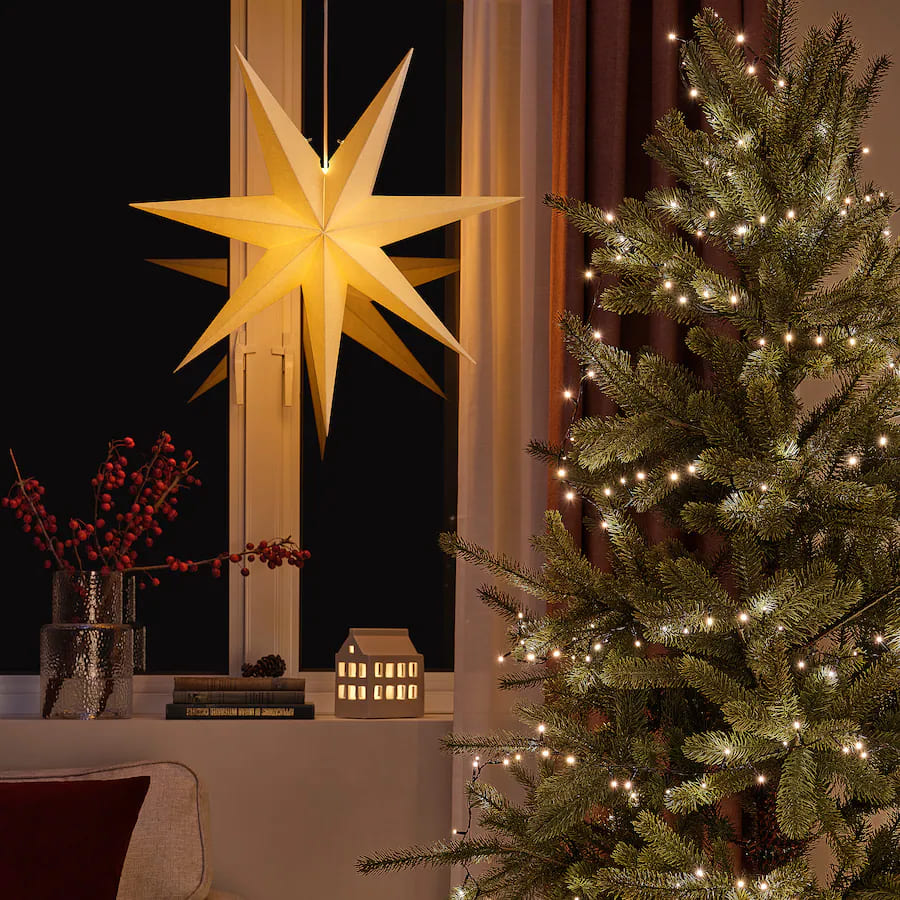 La nueva guirnalda luminosa LED con 400 luces STRÅLA de Ikea