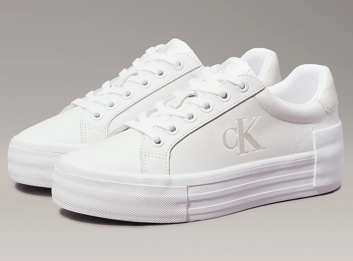 Las zapatillas con plataforma de piel blancas de Calvin Klein