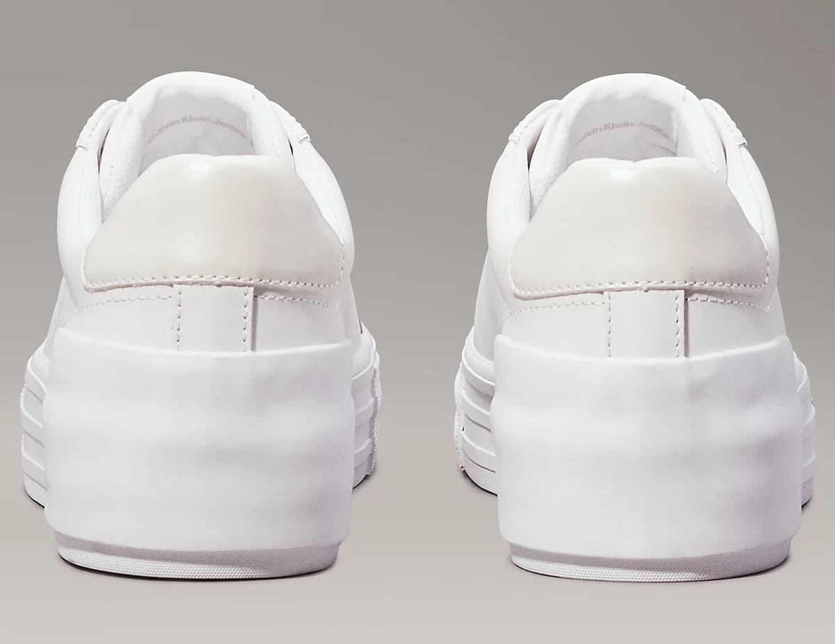 Las zapatillas con plataforma de piel blancas de Calvin Klein