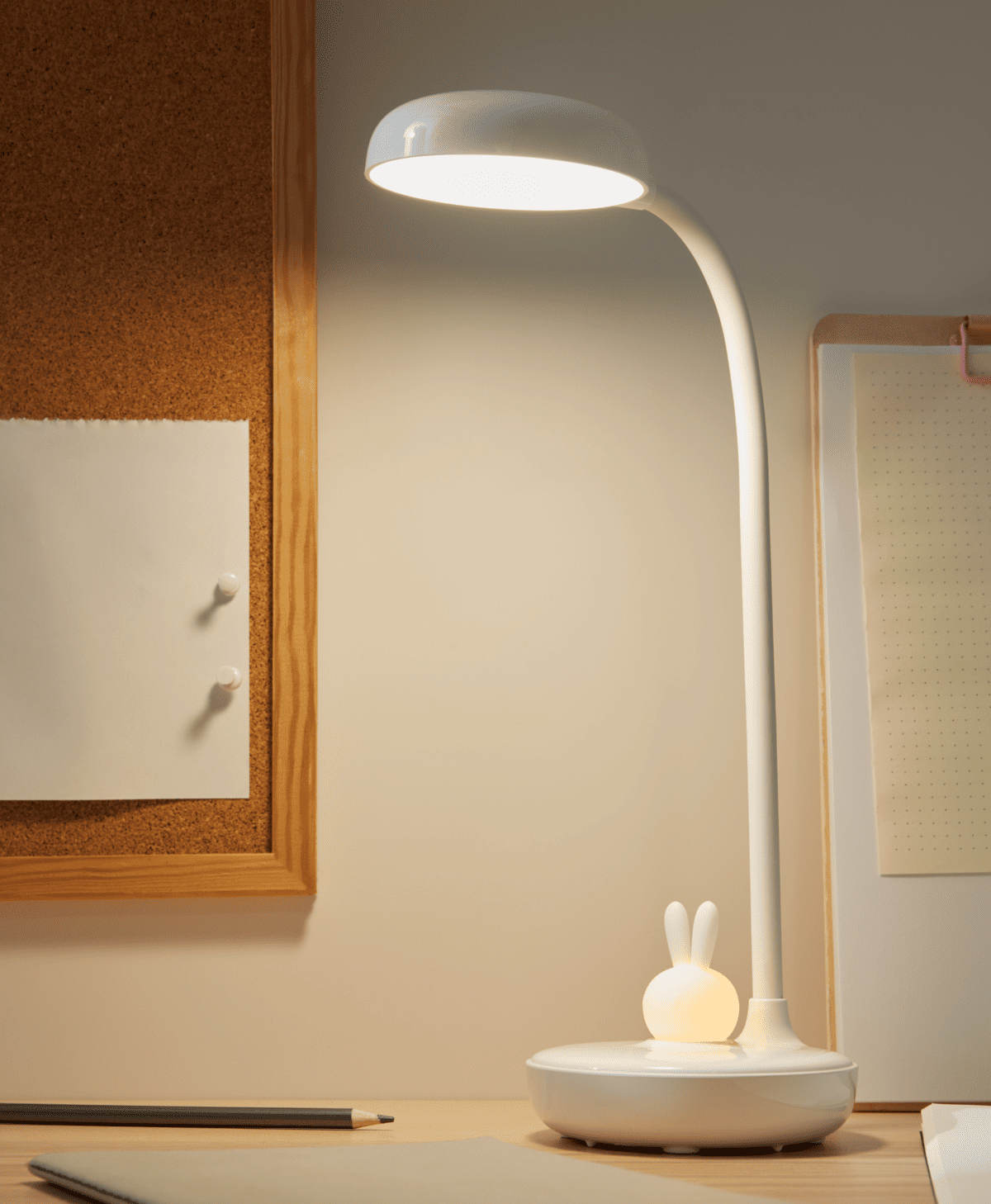 La lámpara de mesa blanca LED de Pepco