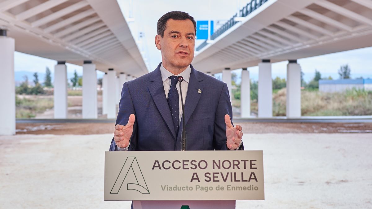 Juanma Moreno en la inauguración del viaducto de Pago de Enmedio | Salvador López Medina