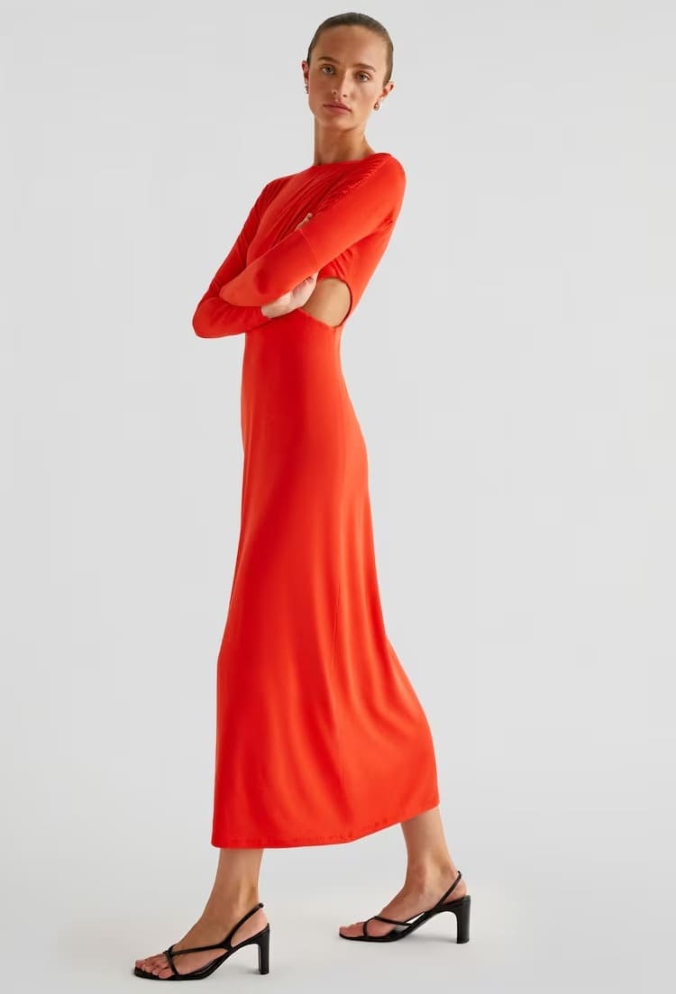 El vestido midi drapeado naranja de Scalpers en El Corte Inglés