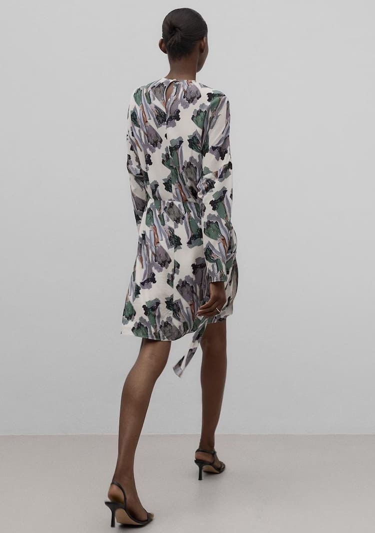 El vestido corto drapeado con nudo de Adolfo Domínguez en El Corte Inglés