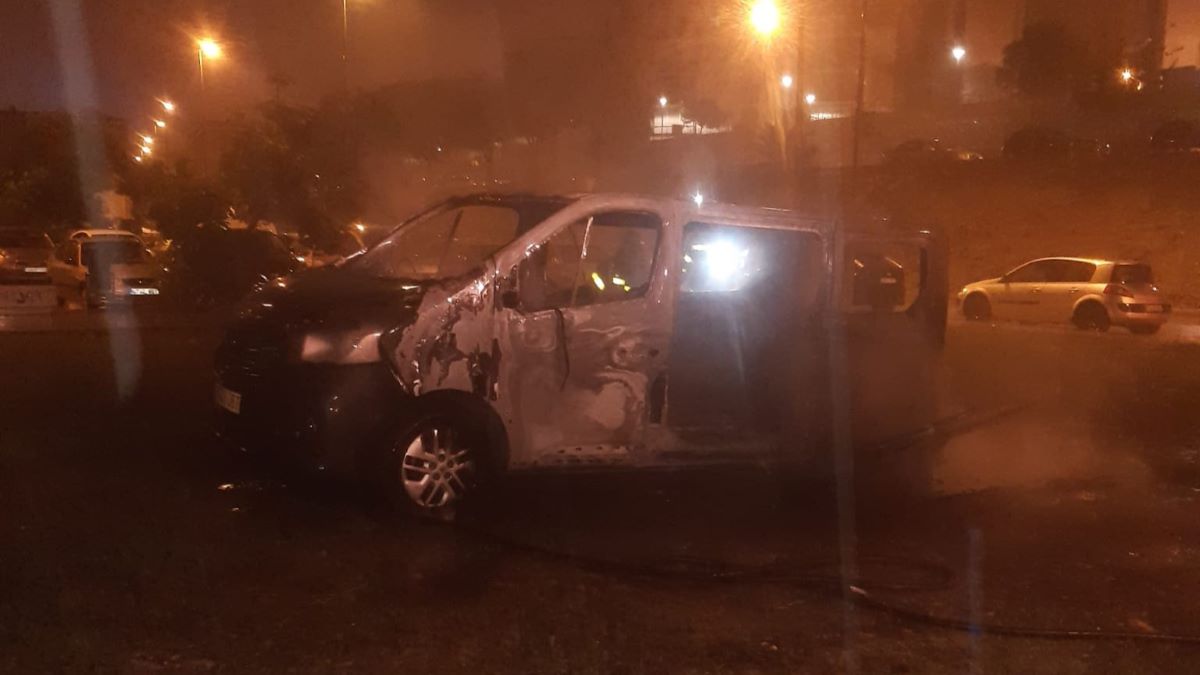 Furgoneta incendiada