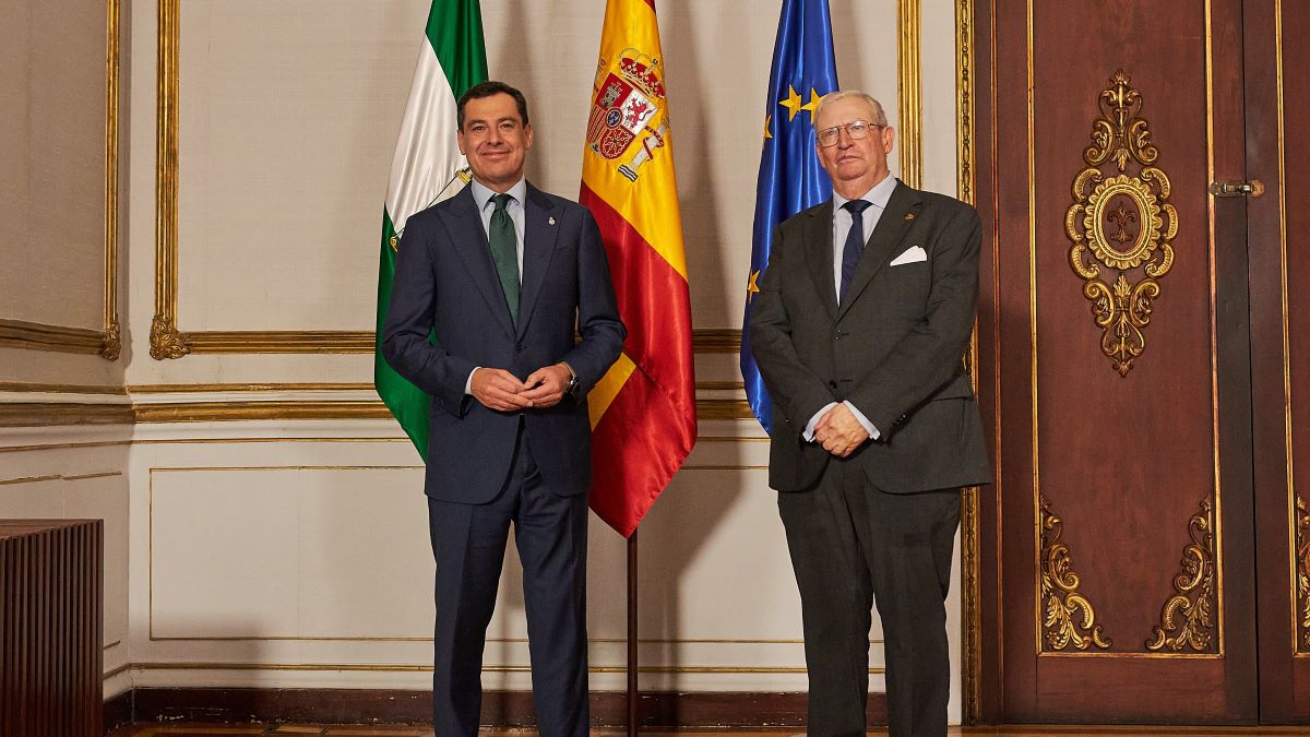 Juanma Moreno con el presidente del Consejo de Sevilla | Salvador López Medina