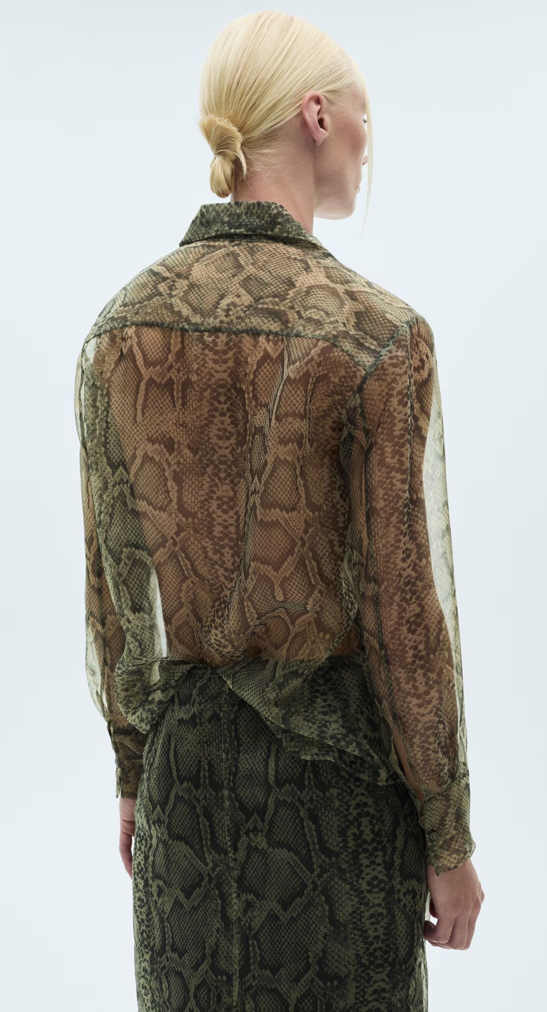 La nueva camisa organza con estampado de serpiente de Mango