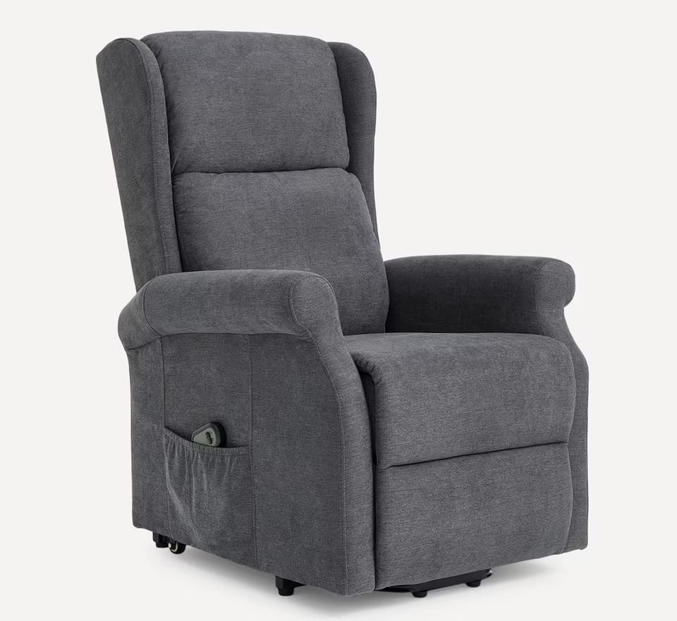 El sillón tapizado relax con Power Lift Ara de El Corte Inglés