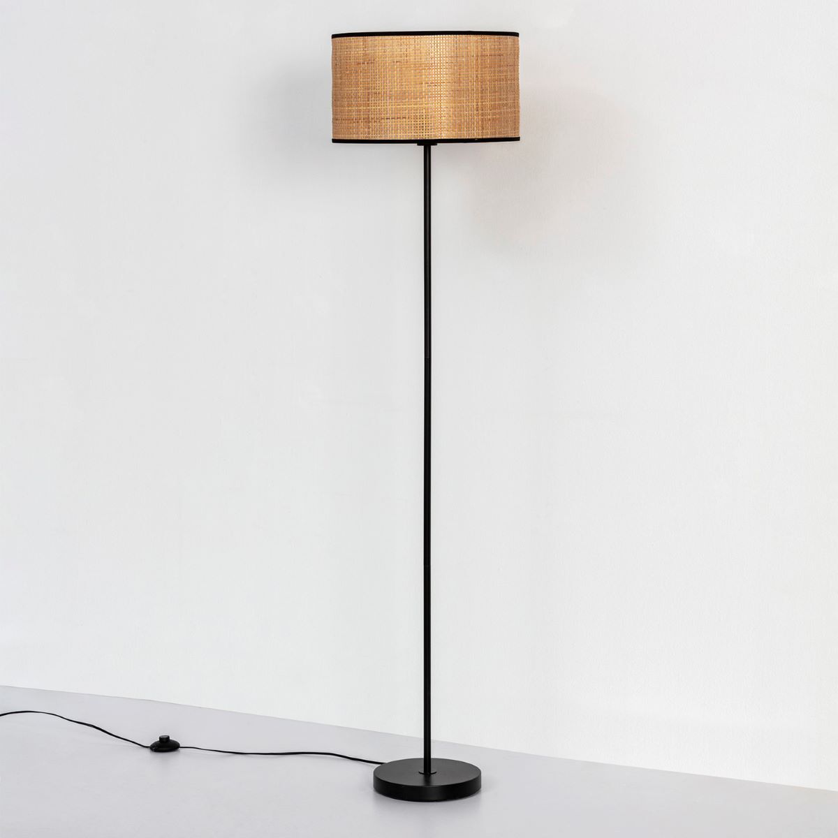 Lámpara de pie de ratán natural KAI de Maisons du Monde