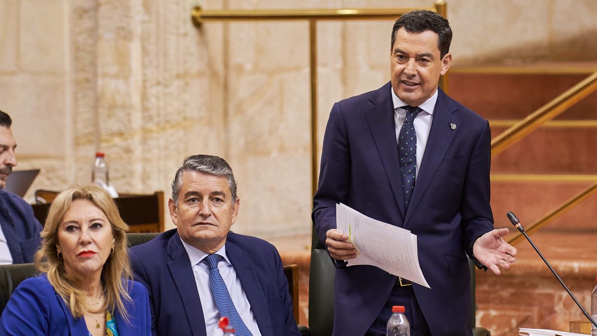 Juanma Moreno en el Pleno del Parlamento de Andalucía | Salvador López Medina