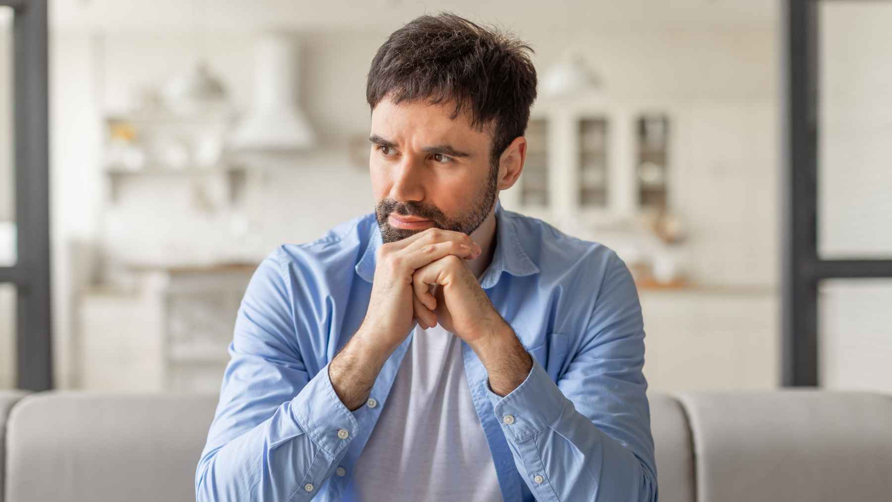 Un pensionista de la Seguridad Social preocupado por el estado de su pensión