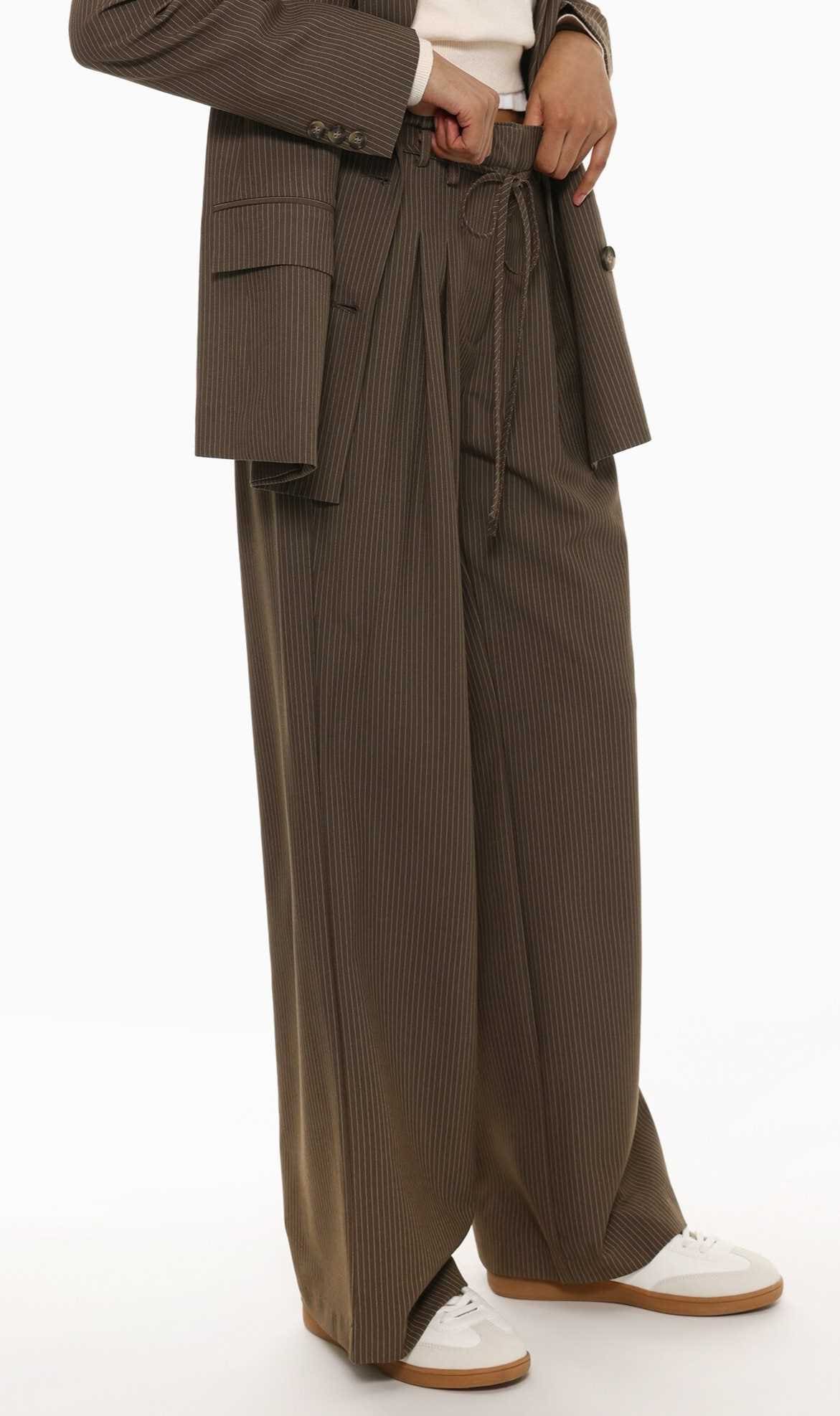 Pantalón vestir ancho de Lefties