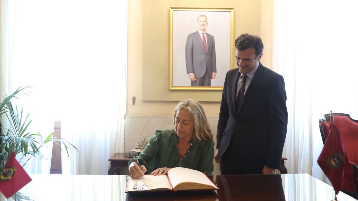 La consejera de Salud y Consumo, Rocío Hernández con Bruno García | Cristo García