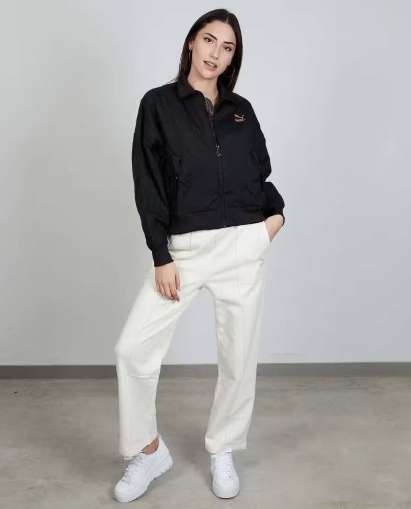 La cazadora de mujer Puma X Aitana Padded Bomber negra en Decathlon