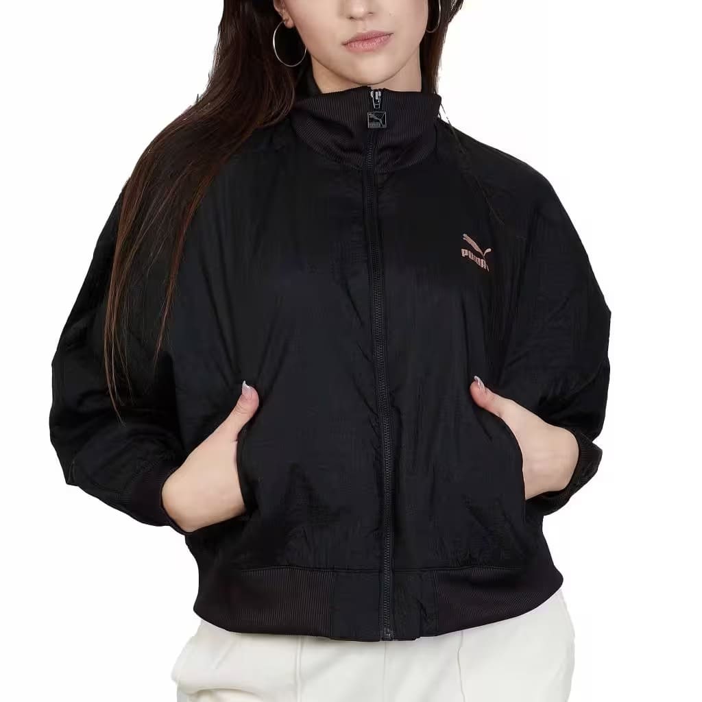 La cazadora de mujer Puma X Aitana Padded Bomber negra en Decathlon
