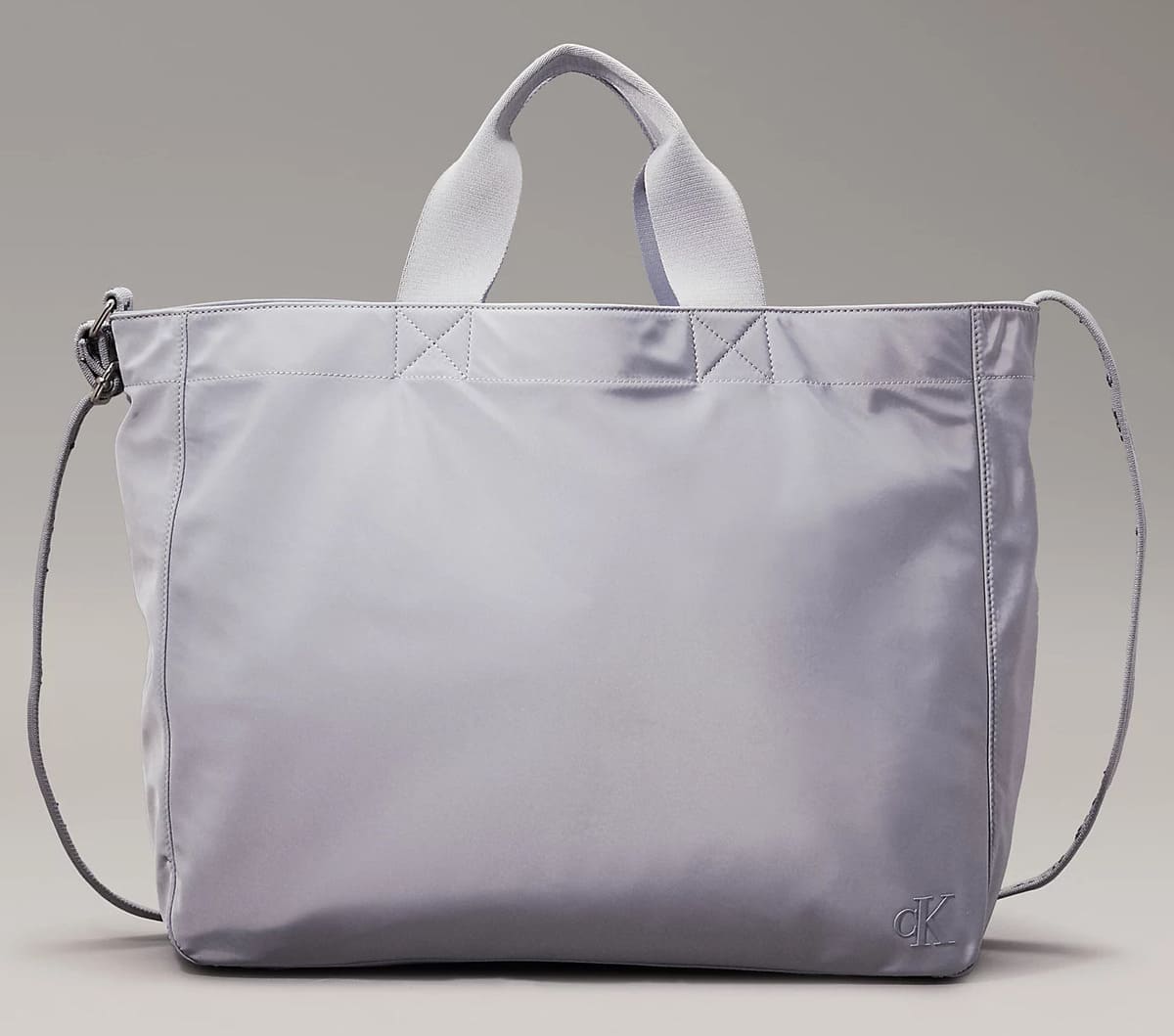 El bolso tote Slim en color gris de Calvin Klein