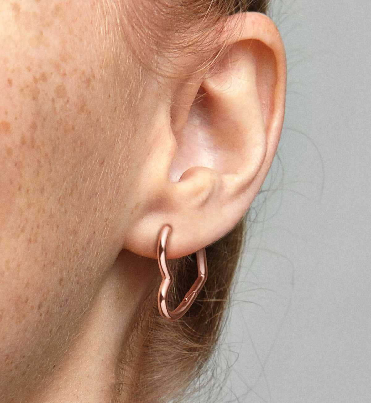 Pendientes de Aro Corazón Asimétrico de Pandora