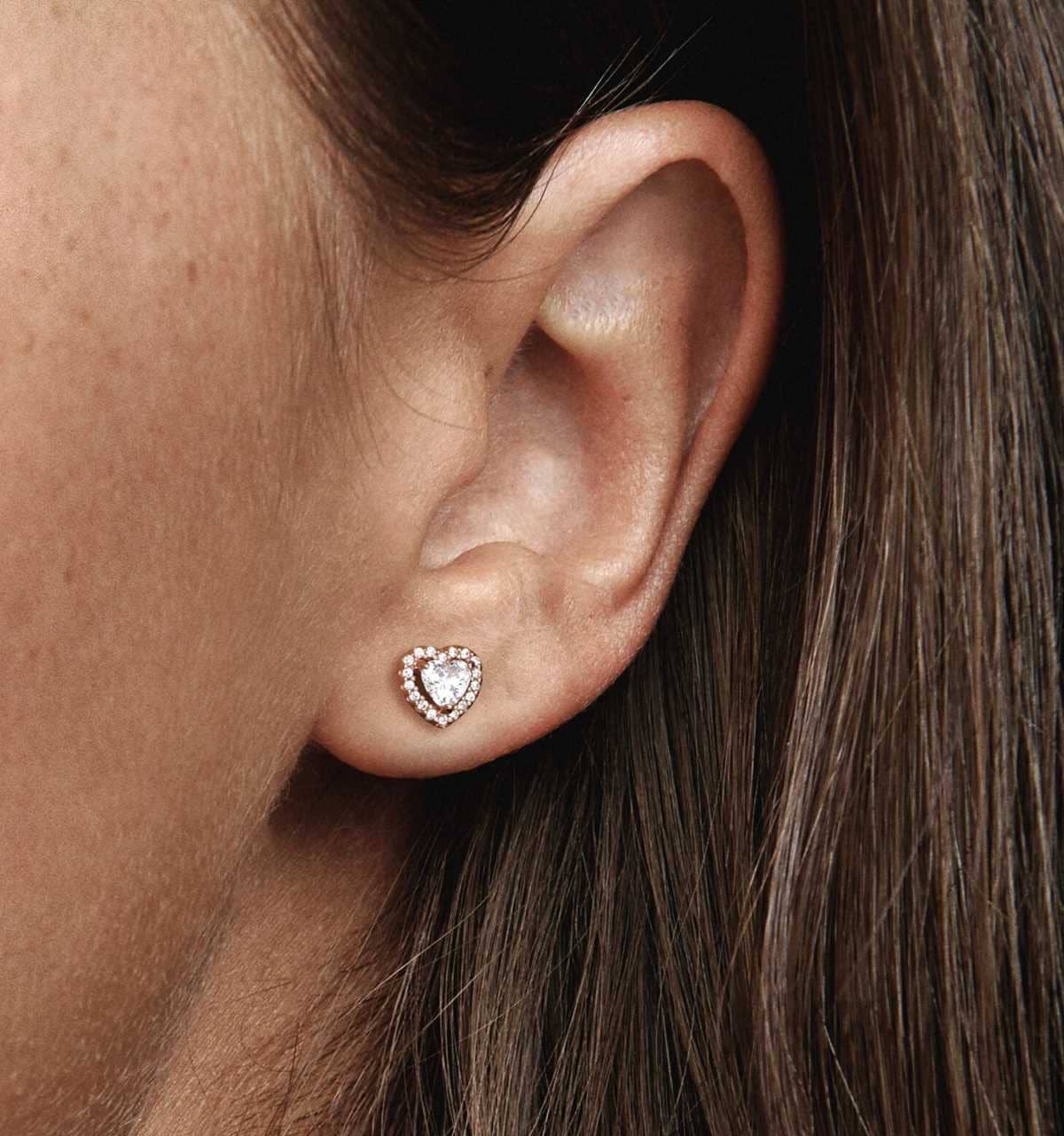 Pendientes de Botón Corazón Brillante en Relieve de Pandora