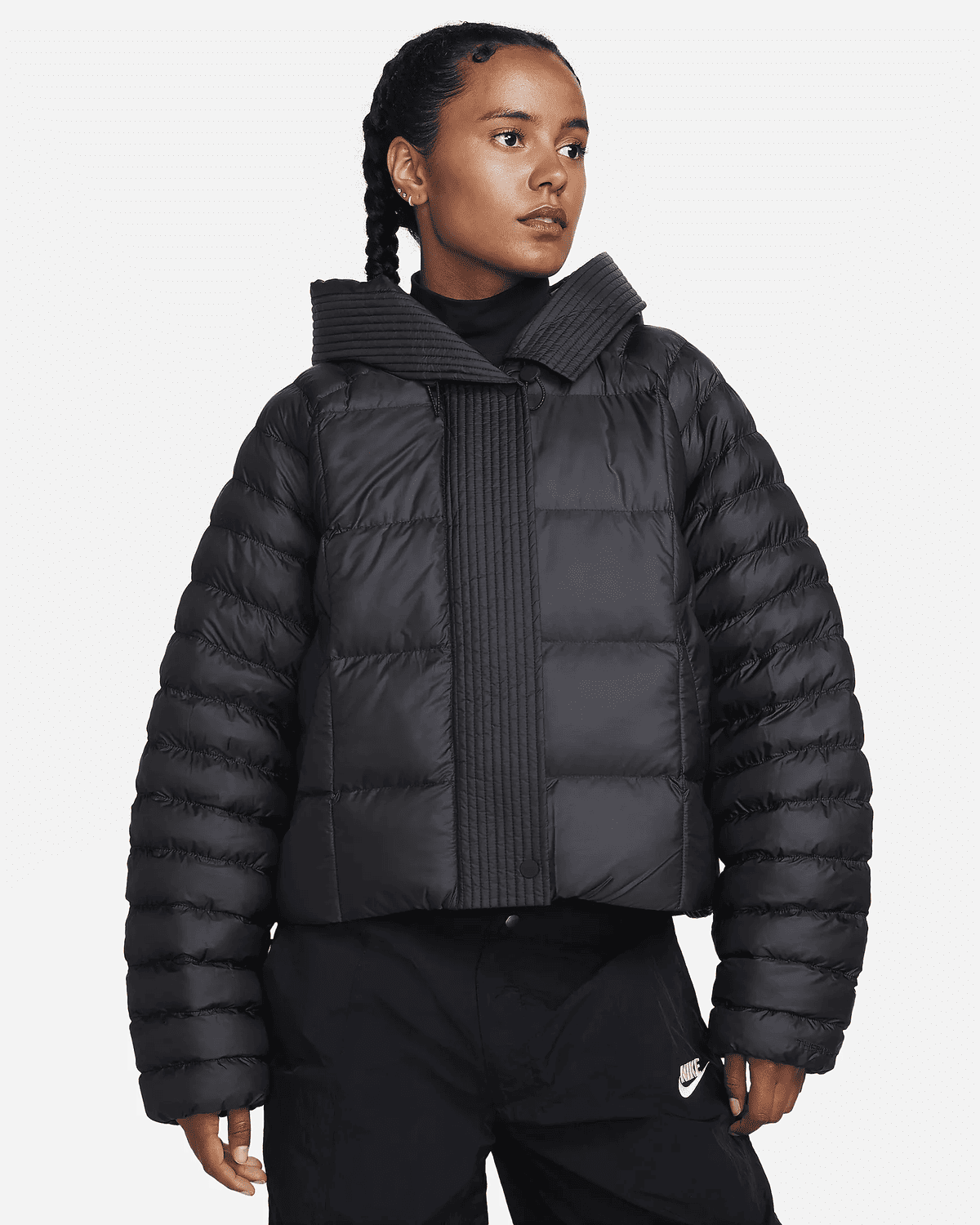 La nueva chaqueta acolchada con capucha de ajuste oversize Therma-FIT de Nike