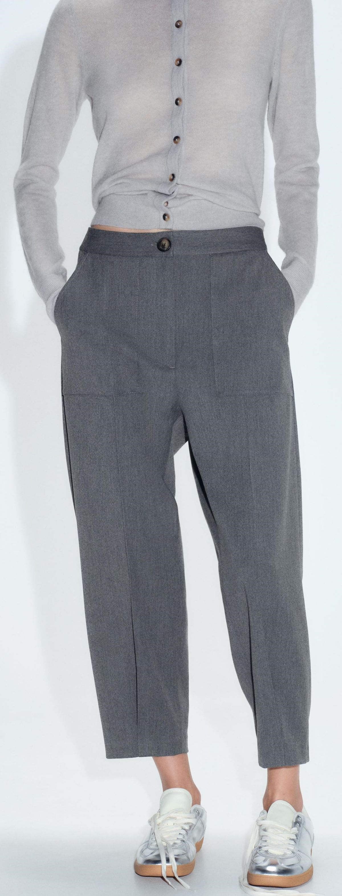 Pantalones de estilo carrot con pliegues en el bajo de Zara